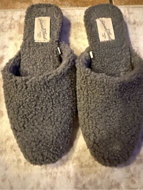 Universal Thread Brown Women's Slippers